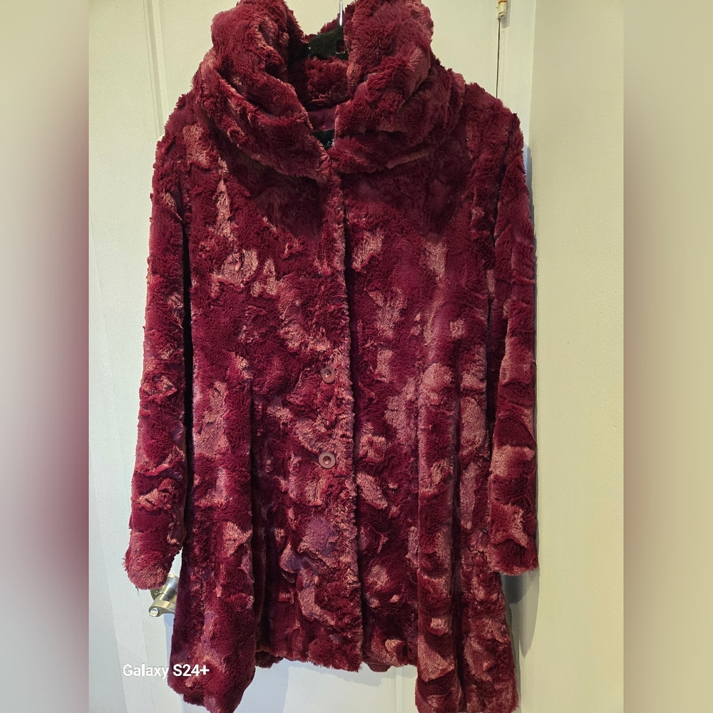 PARKHURST Luxurious Burgundy Faux Fur Coat